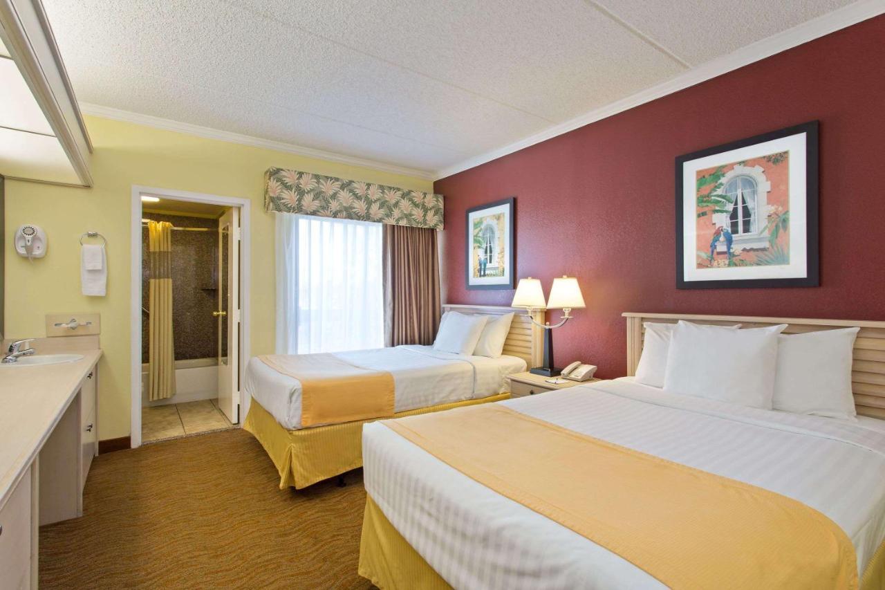 מלון Baymont By Wyndham Tampa Near Busch Gardens מראה חיצוני תמונה