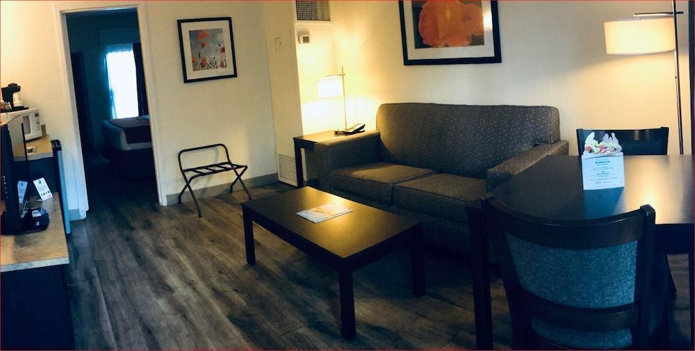 מלון Baymont By Wyndham Tampa Near Busch Gardens מראה חיצוני תמונה