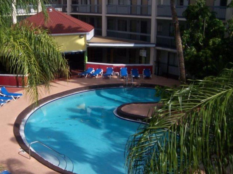 מלון Baymont By Wyndham Tampa Near Busch Gardens מראה חיצוני תמונה