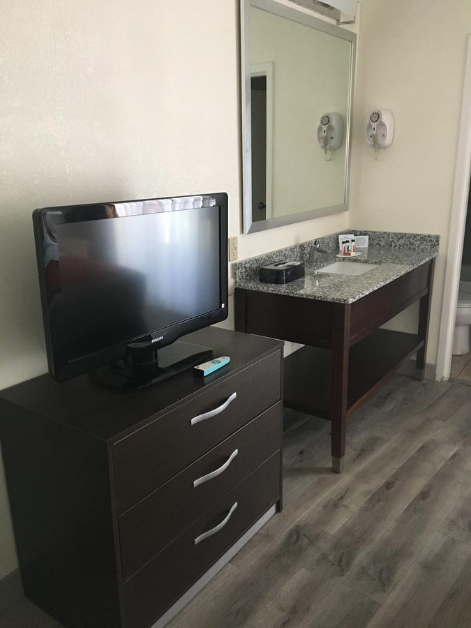 מלון Baymont By Wyndham Tampa Near Busch Gardens מראה חיצוני תמונה