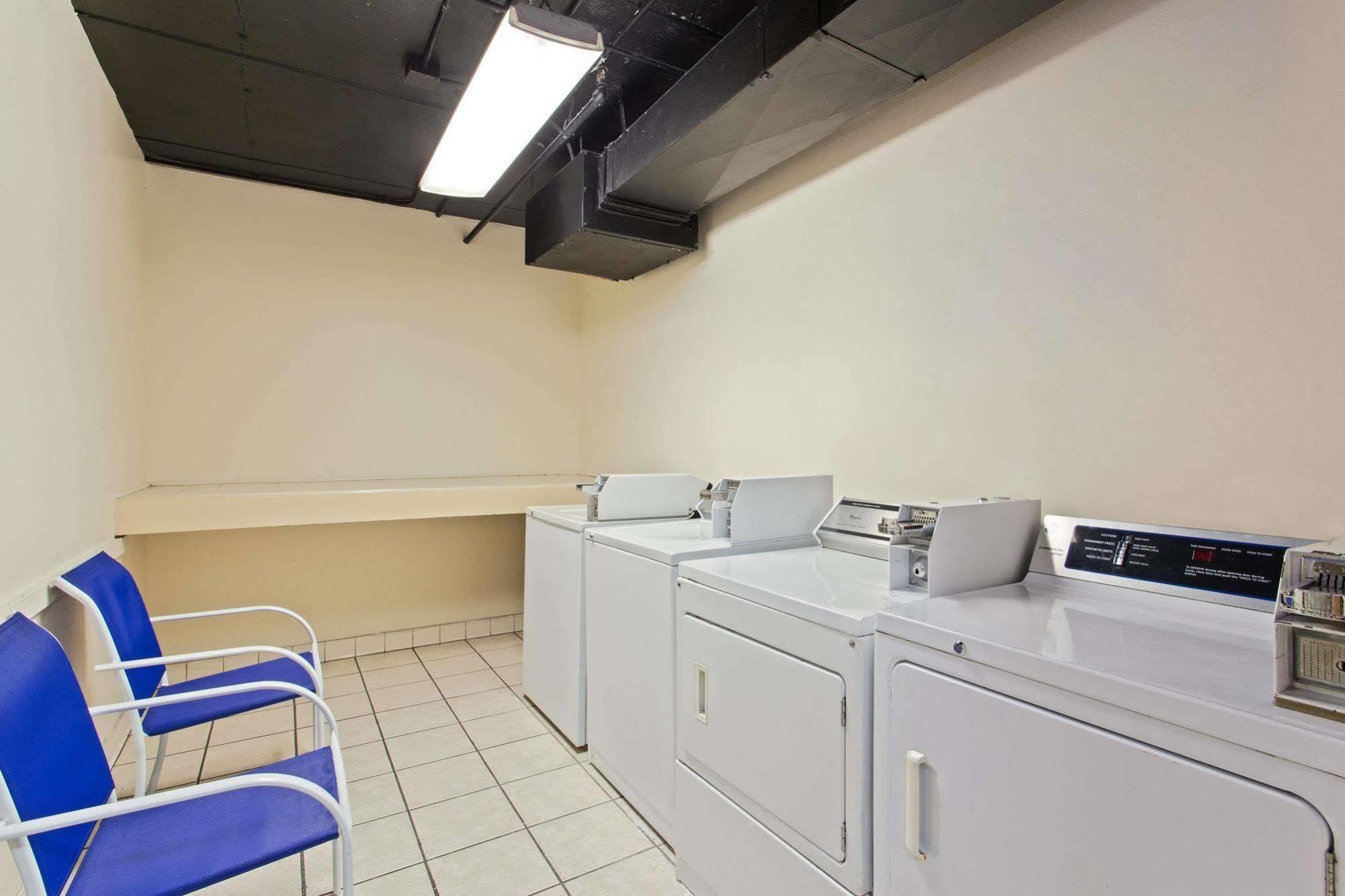 מלון Baymont By Wyndham Tampa Near Busch Gardens מראה חיצוני תמונה