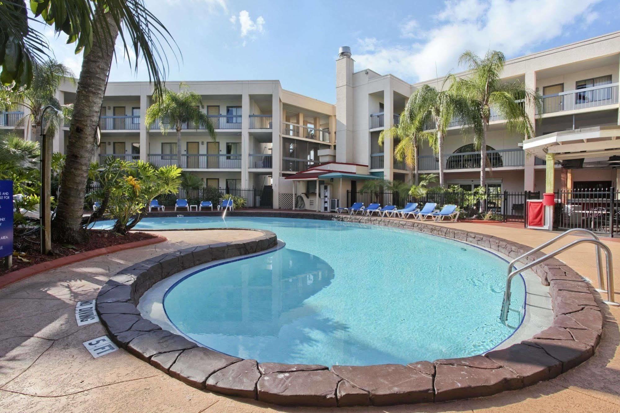 מלון Baymont By Wyndham Tampa Near Busch Gardens מראה חיצוני תמונה