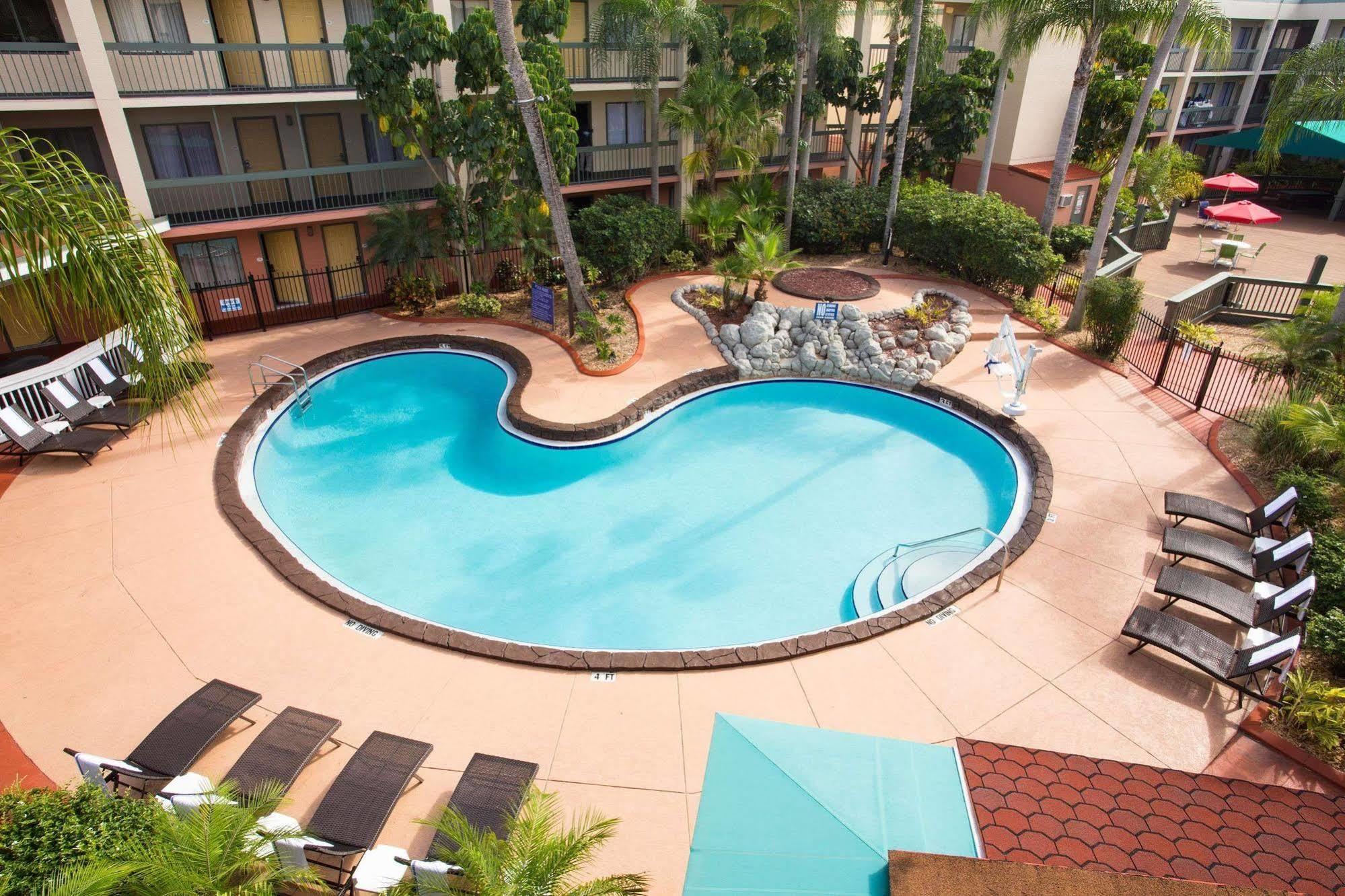 מלון Baymont By Wyndham Tampa Near Busch Gardens מראה חיצוני תמונה