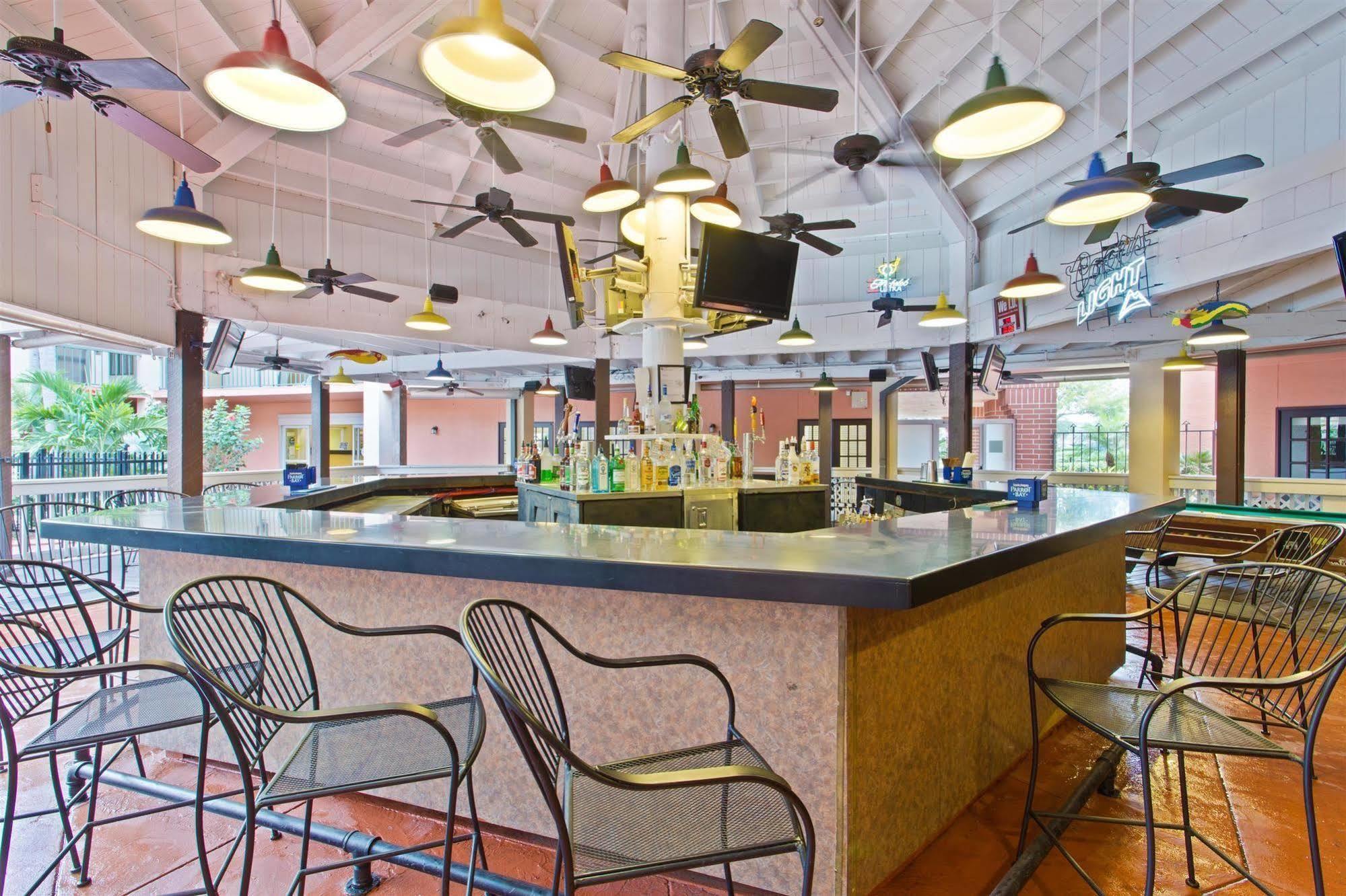 מלון Baymont By Wyndham Tampa Near Busch Gardens מראה חיצוני תמונה