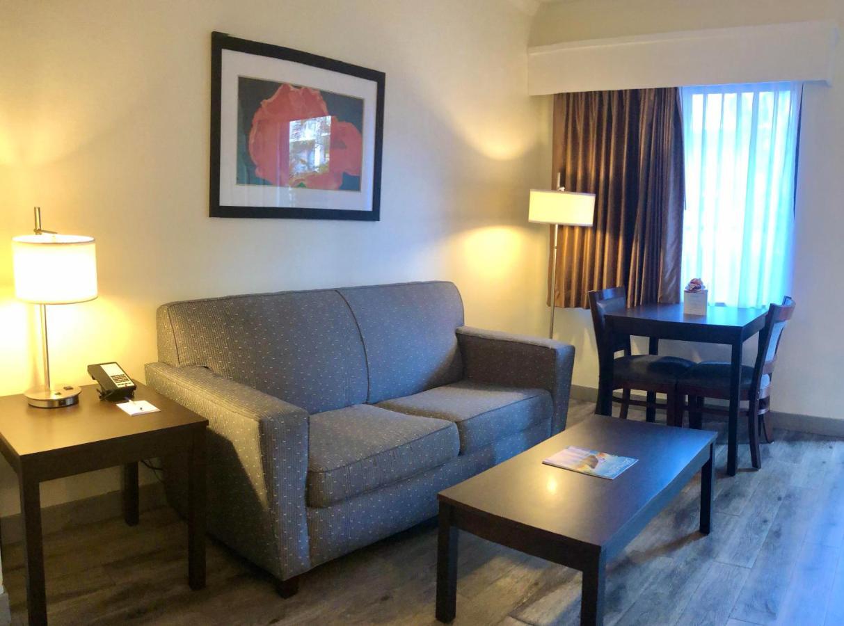 מלון Baymont By Wyndham Tampa Near Busch Gardens מראה חיצוני תמונה