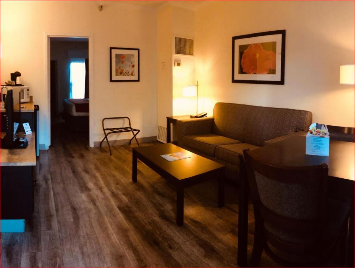 מלון Baymont By Wyndham Tampa Near Busch Gardens מראה חיצוני תמונה